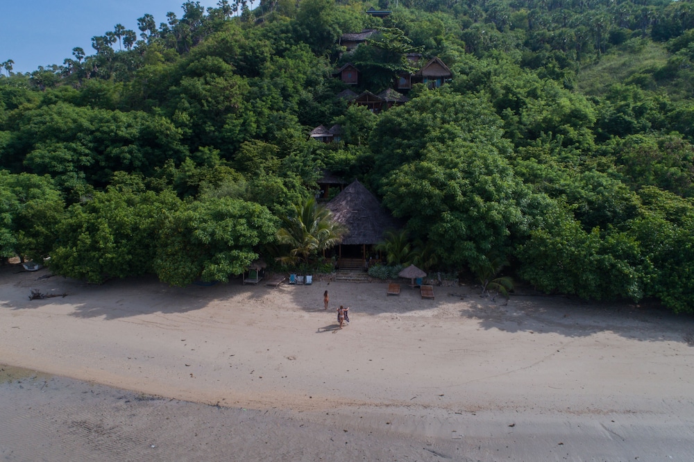 Waecicu Eden Beach Hotel 40/50