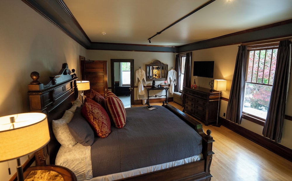 Blackwell Hotel 30/50