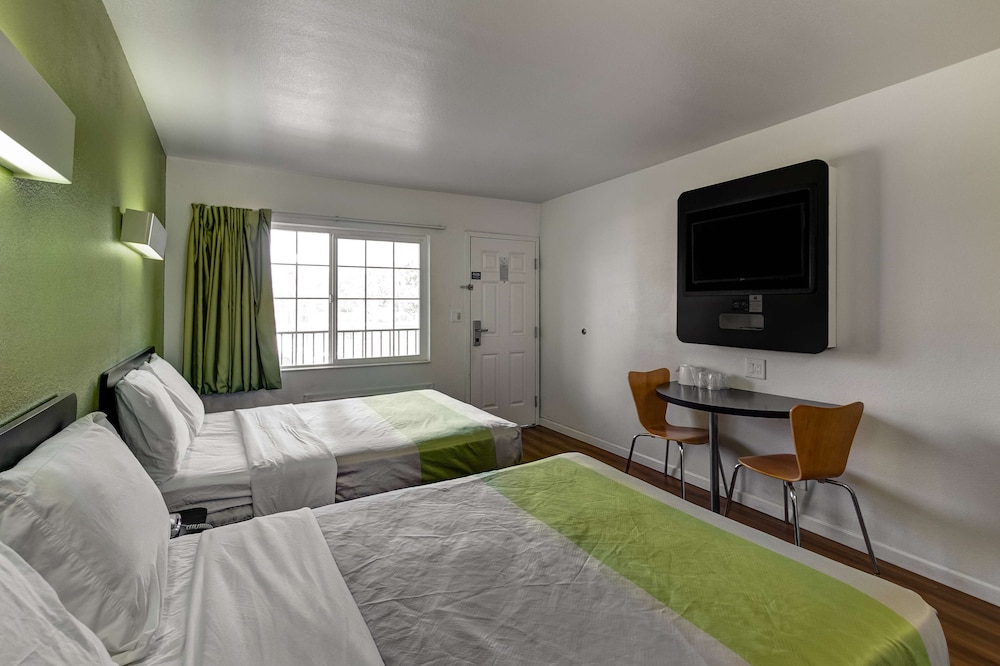 Motel6 Visalia, CA 15/50