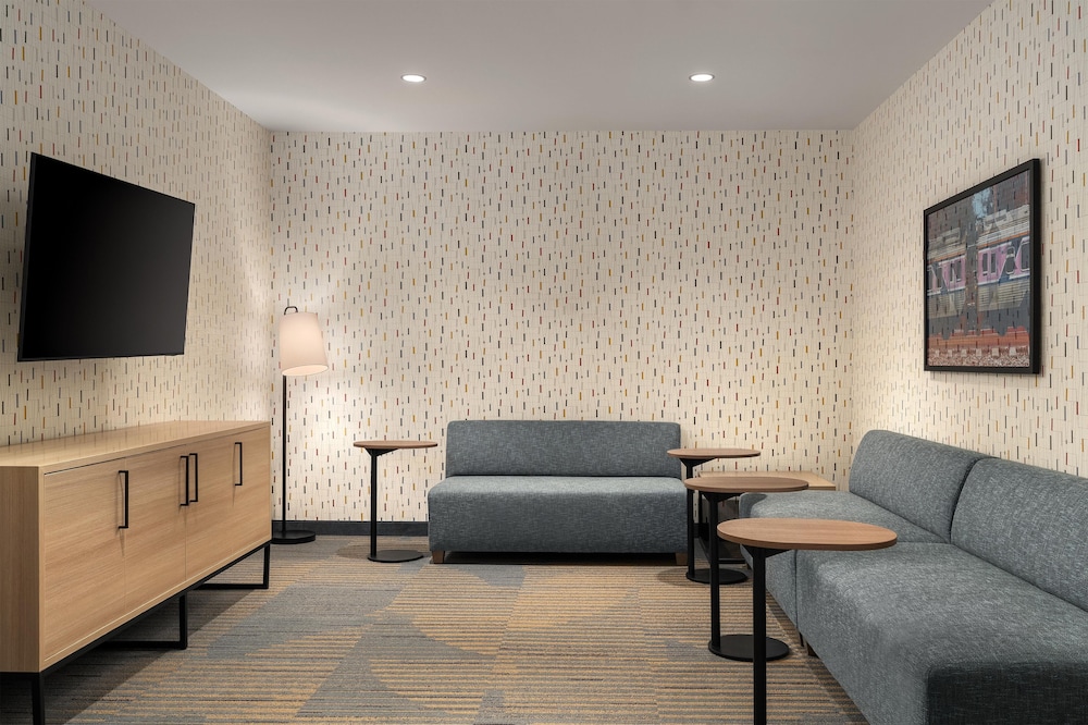 Home2 Suites by Hilton Hazleton 23/43
