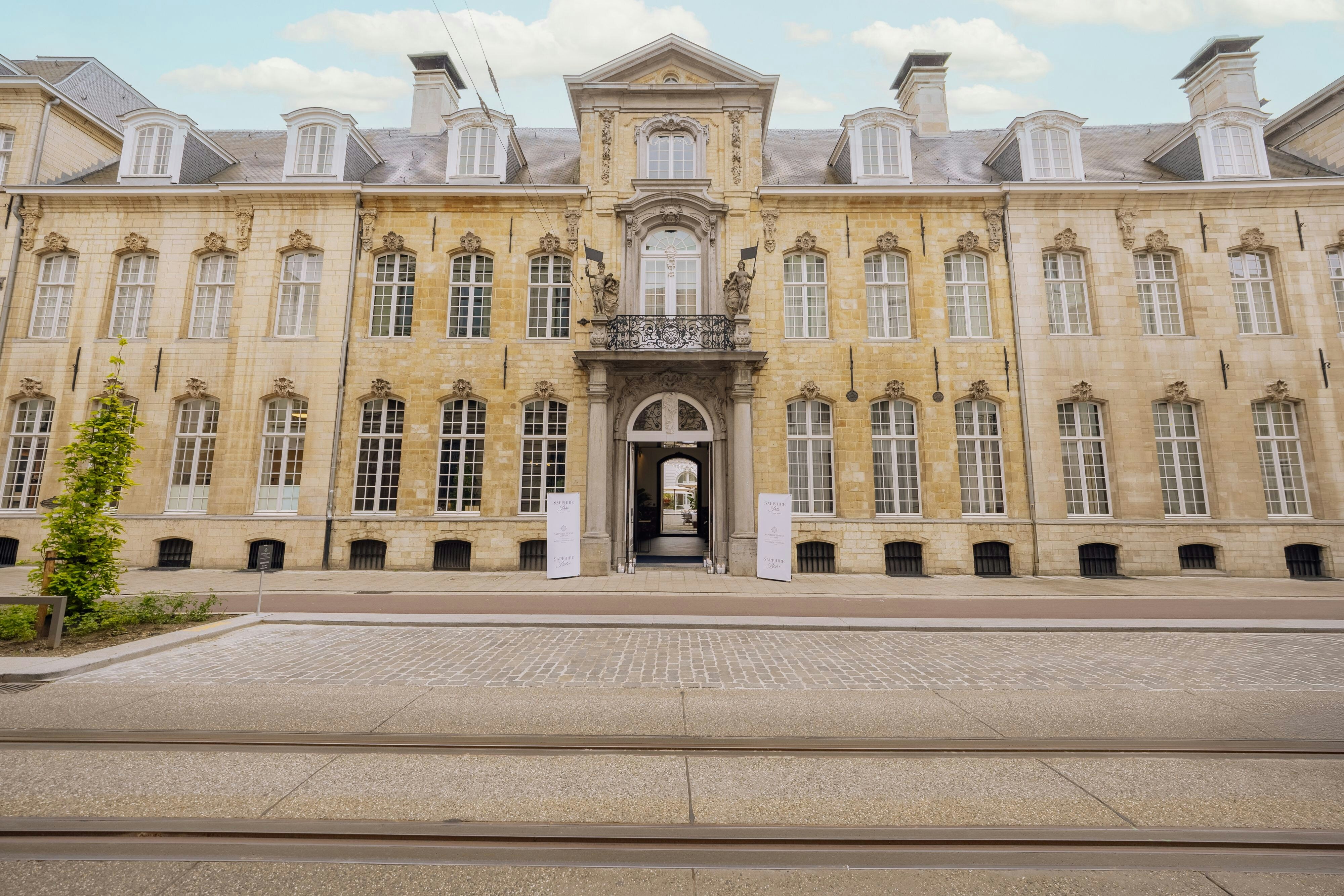 Sapphire House Antwerp, Autograph Collection 1/14