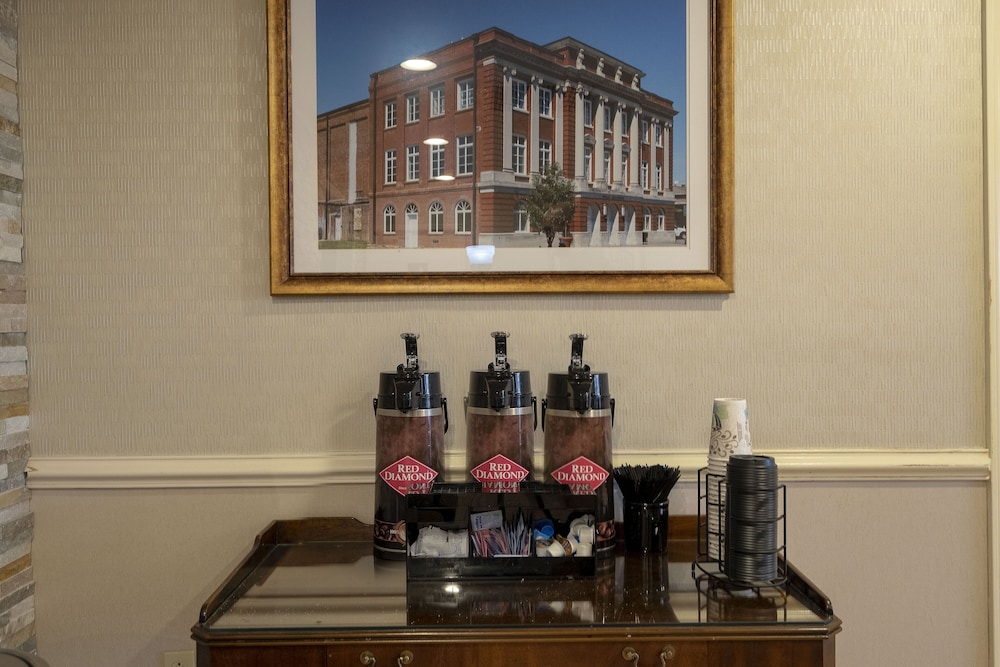 Red Roof Inn & Suites Dothan 23/40
