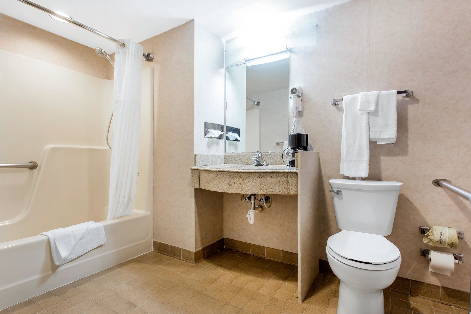غرفة بسرير كينج لذوي الإعاقة، Quality Inn Mount Airy Mayberry 7/7