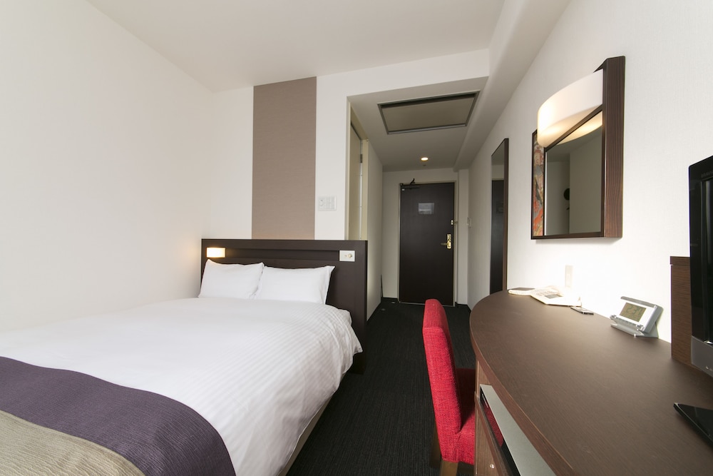 SEMI ROOM, SEMI DOUBLE BED