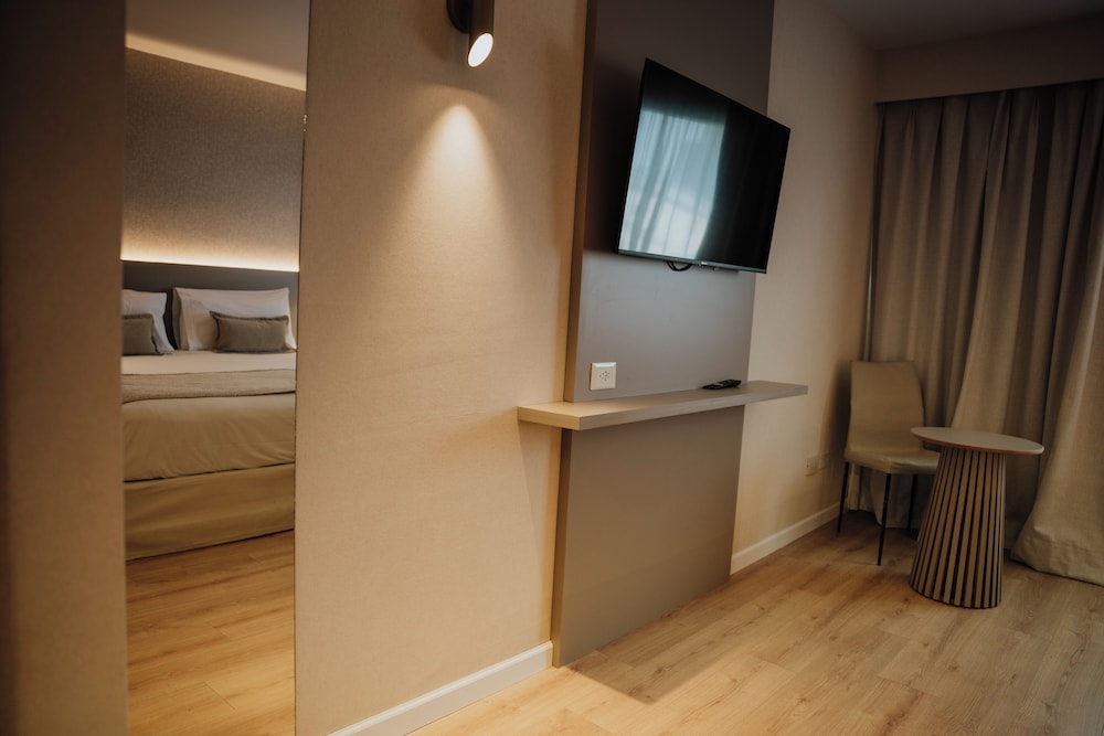 LAS LENGAS HOTEL 11/60
