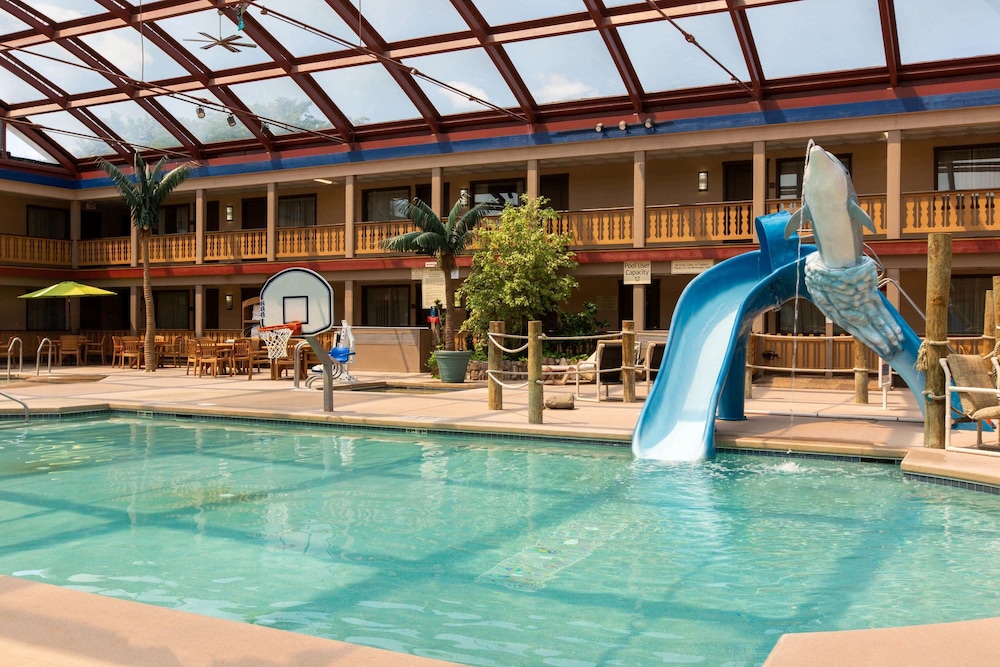 AmericInn by Wyndham La Crosse Riverfront Conference Center 39/45