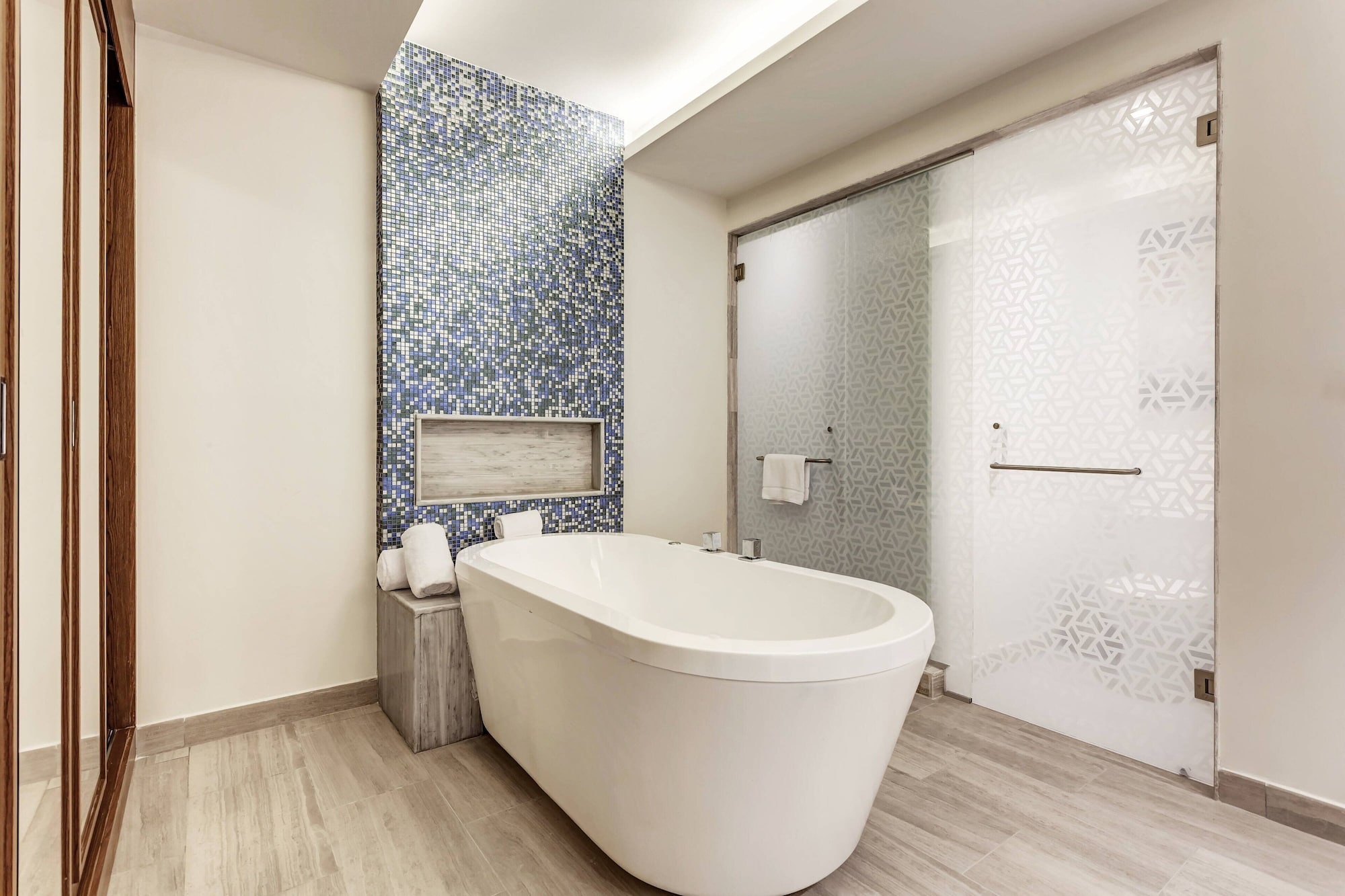 1 Bedroom, Diamond Club, Presidential, Luxury, Suite, King Bed, Ocean Front, Sofa، Royalton CHIC Cancun, An Autograph Collection (ex Royalton Cancun) 6/7