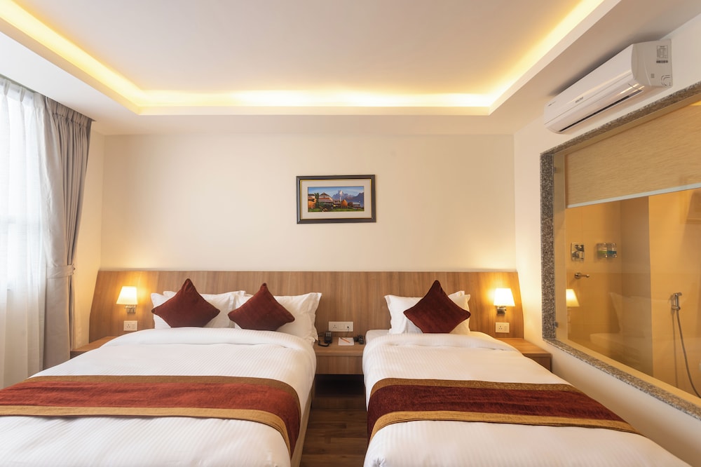 Super, Deluxe, 1 Queen and 1 Single Bed