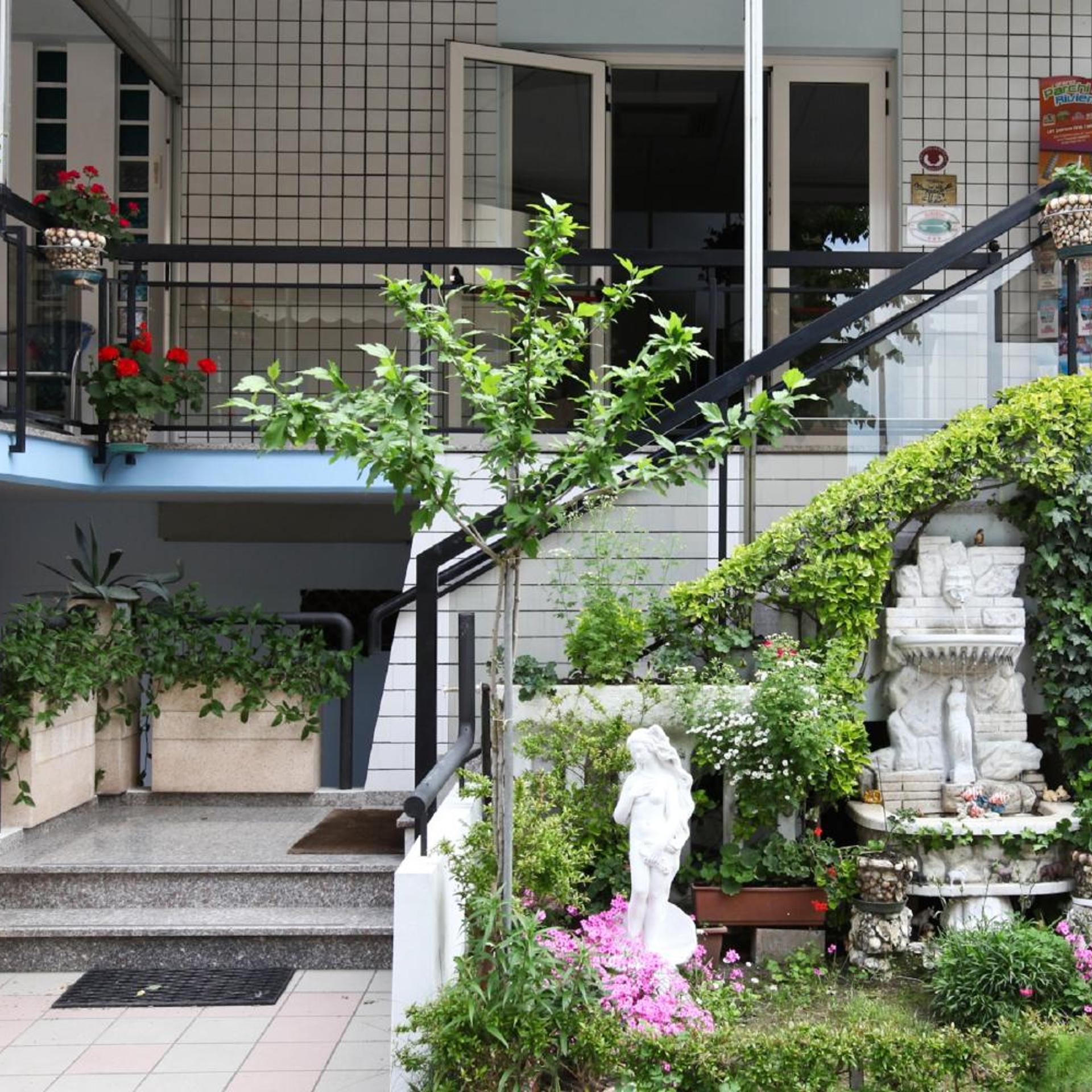 Hotel Latini 6/50