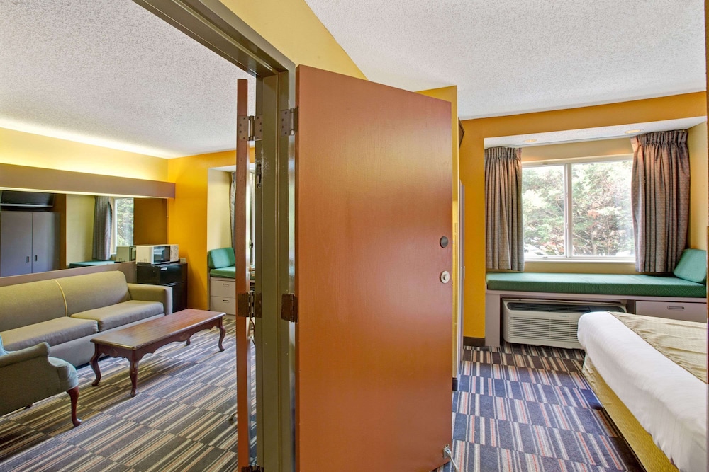 Microtel Inn And Suites Gatlinburg 17/29