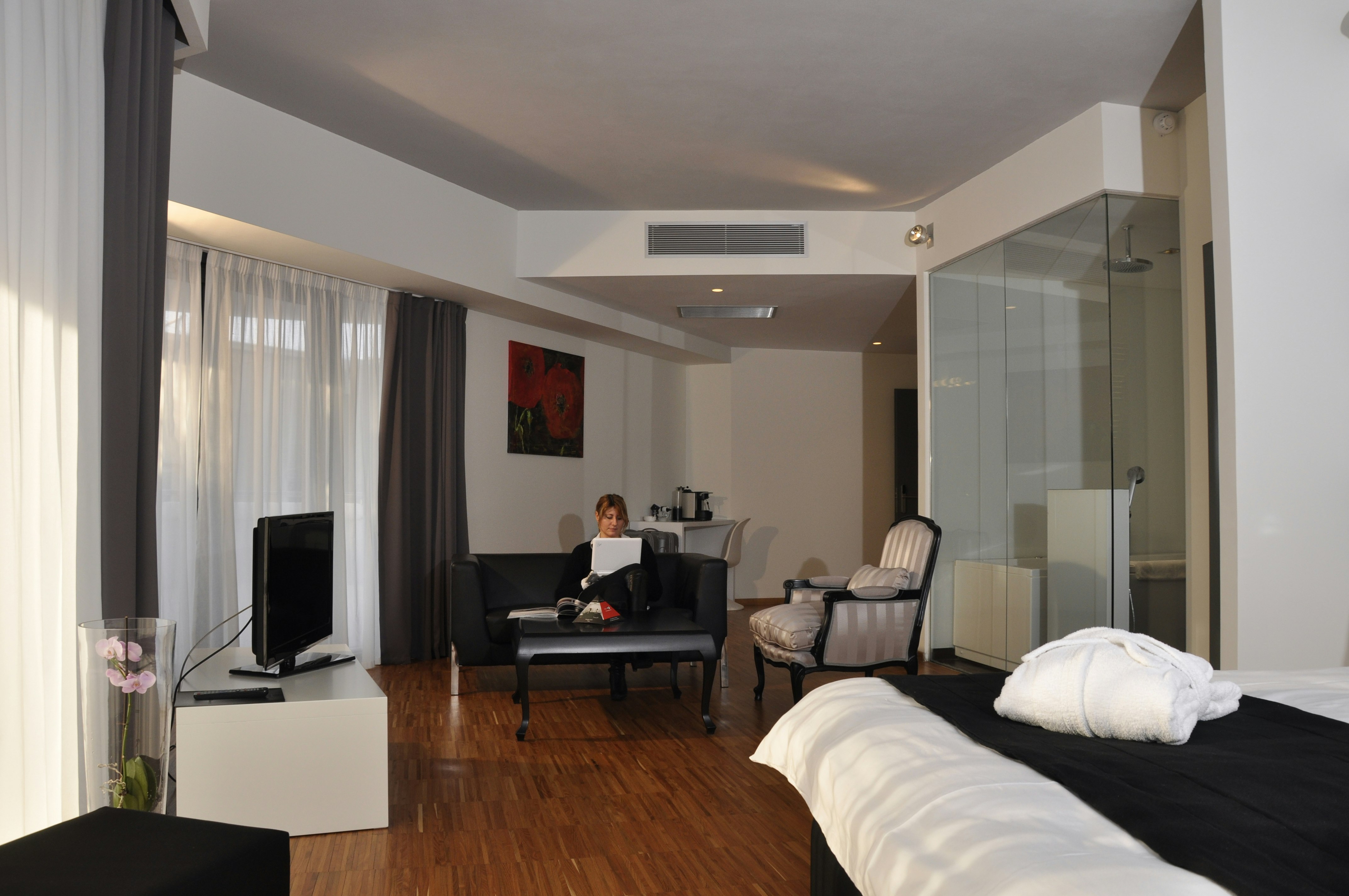 SARROGLIA HOTEL 10/40