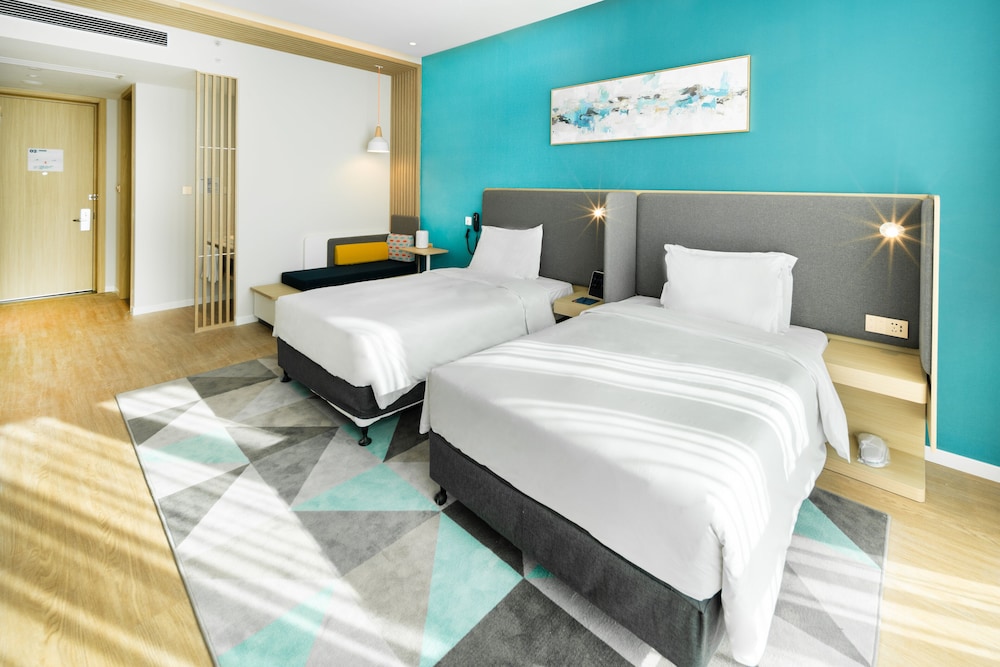 Superior, Twin Beds, Extra Floor Space
