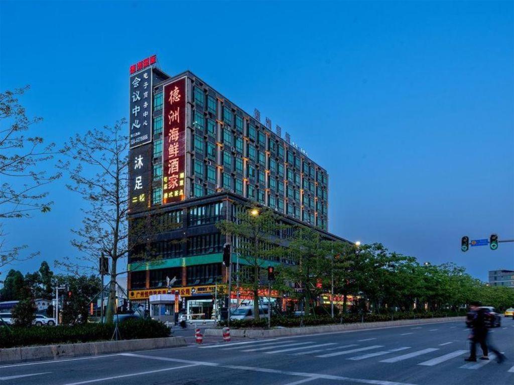 Lavande Hotel(Guangzhou Jiahe Wanggang Metro Station & Junhe Avenue Police Academy Branch) 40/43
