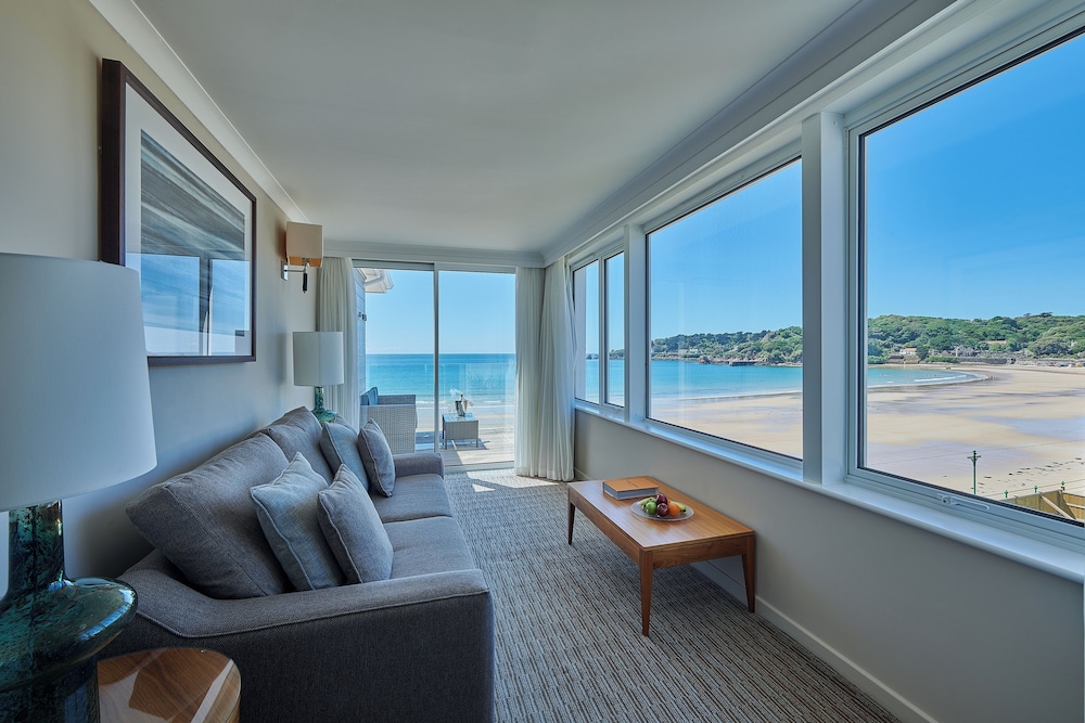 L Horizon Beach Hotel And Spa 45/63