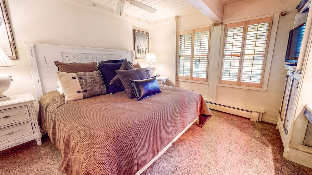 Laurelwood A Destination Residence 34/76