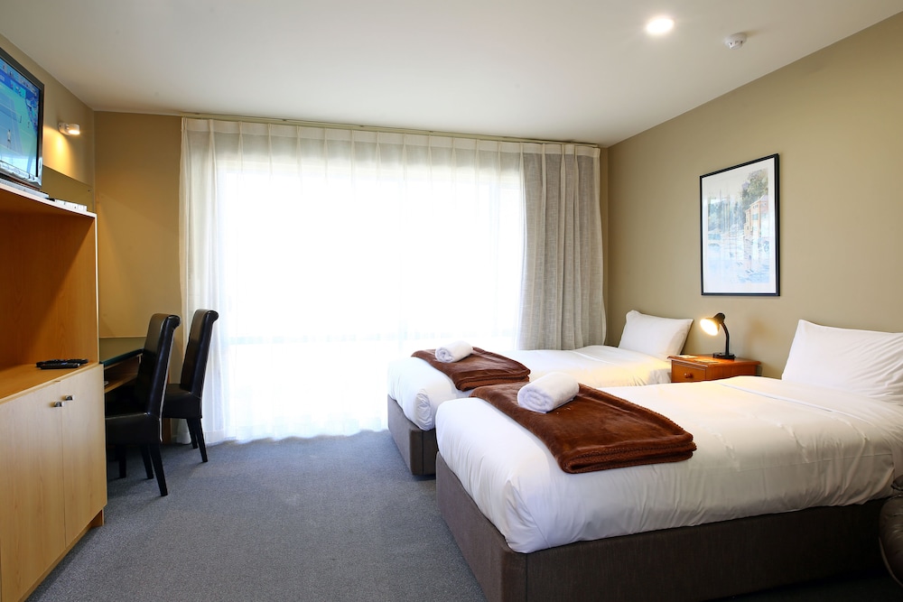 Heritage Court Motor Lodge Oamaru 11/73