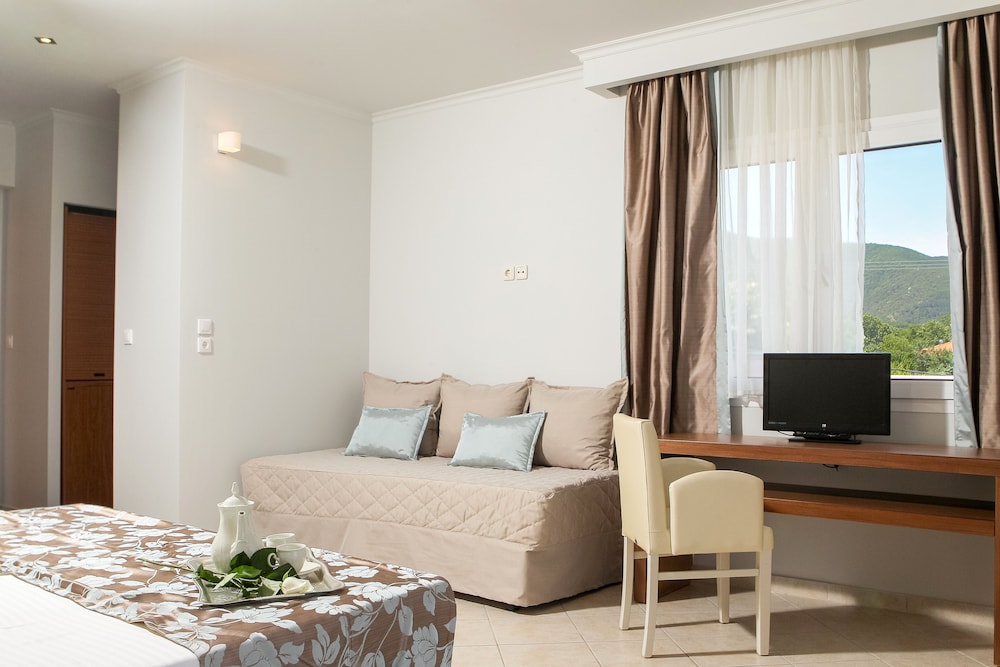 Electra Hotel 35/50