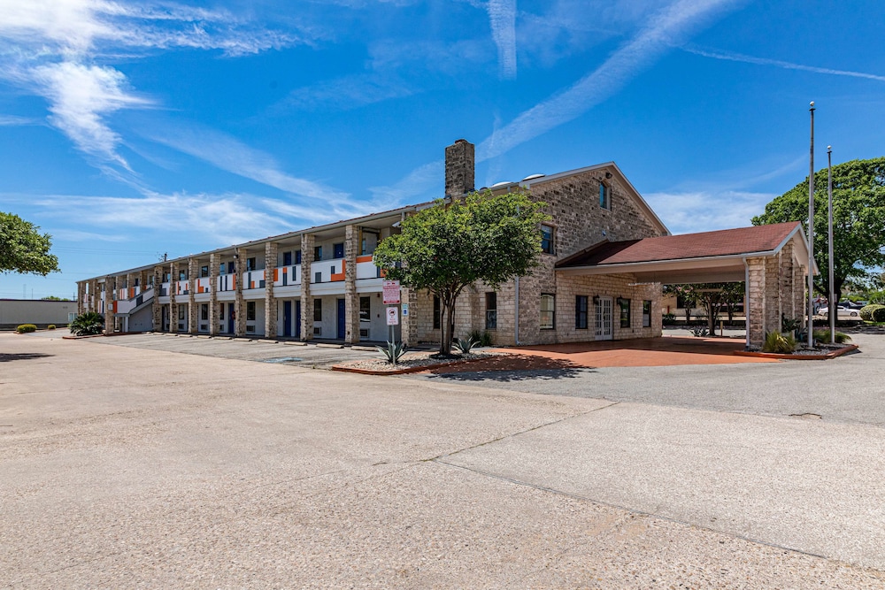 Motel6 Georgetown, TX thumb 3