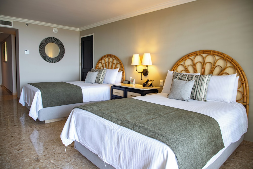 Deluxe, 2 Double Beds, Golf Course View