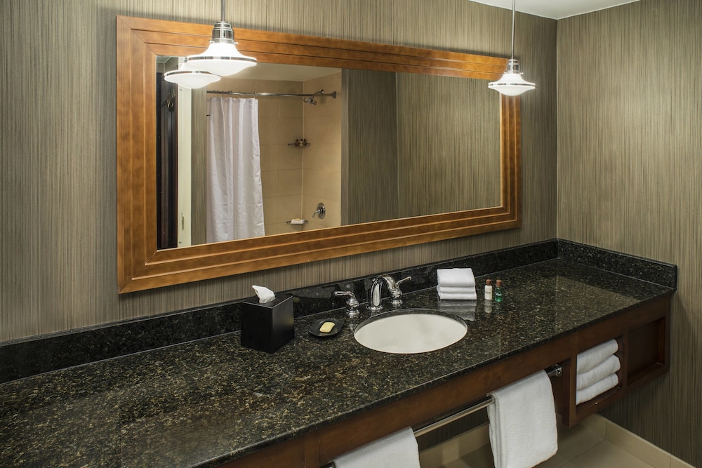 The Plaza Hotel Columbus at Capital Square 50/50