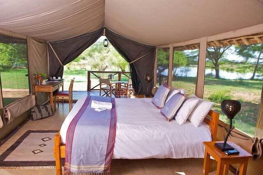 Voyager Ziwani Tented Camp 6/43