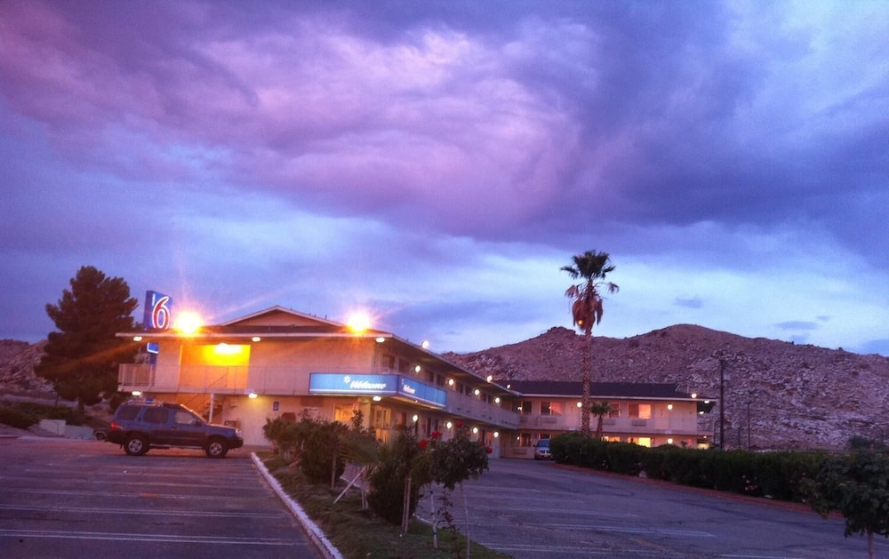 Hilltop Inn Suites 4/28