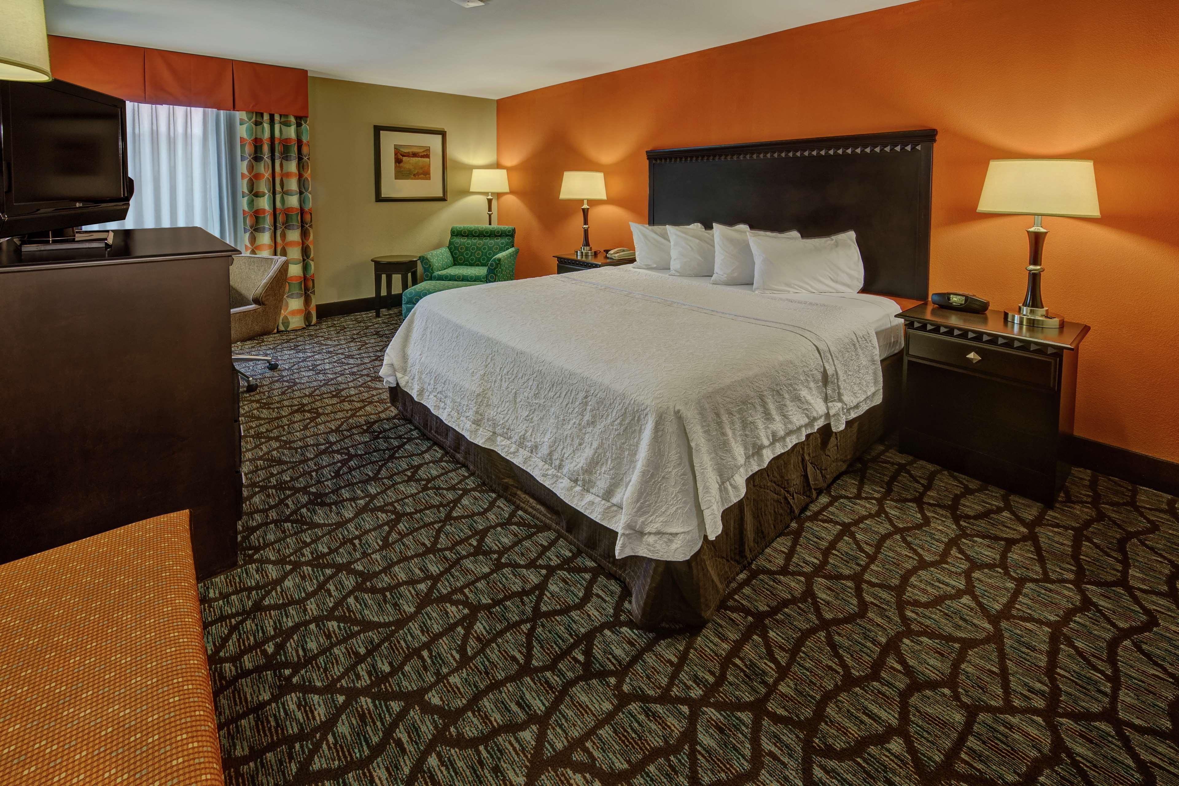 ROOM, KING BED