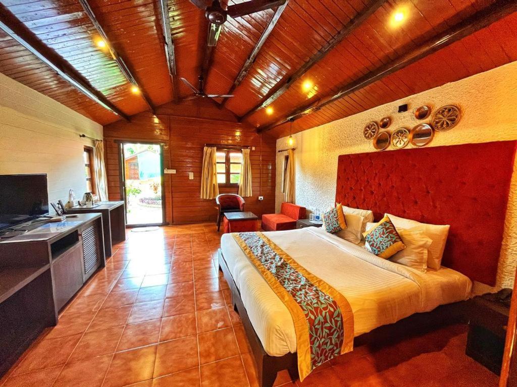 Deluxe, Double or Twin Bed
