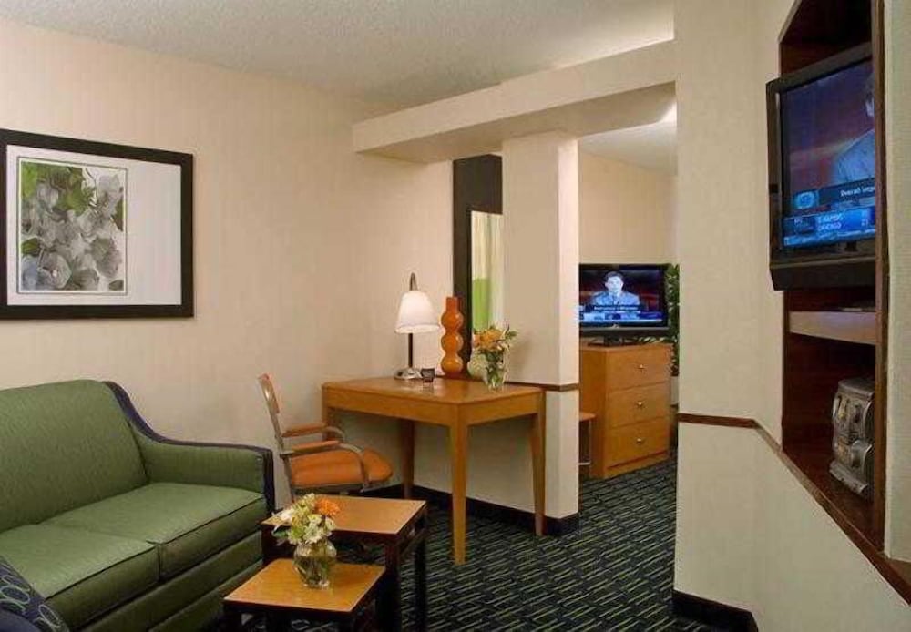 Spark by Hilton Bloomington 19/43
