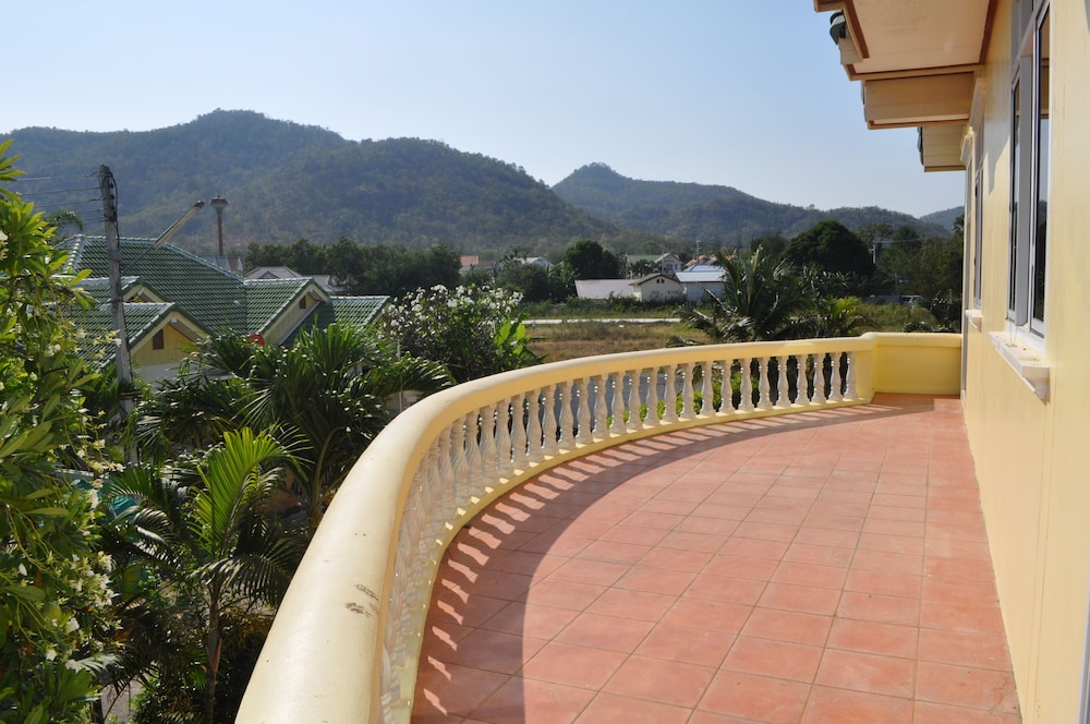 Tropical Hill by Melody Hua-Hin 45/49
