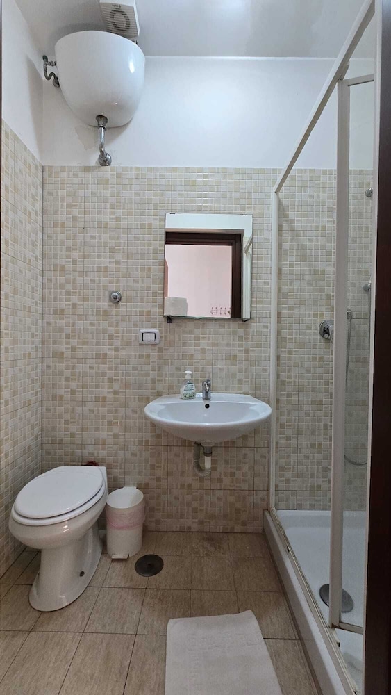 Meltin' Rome Guesthouse 33/40