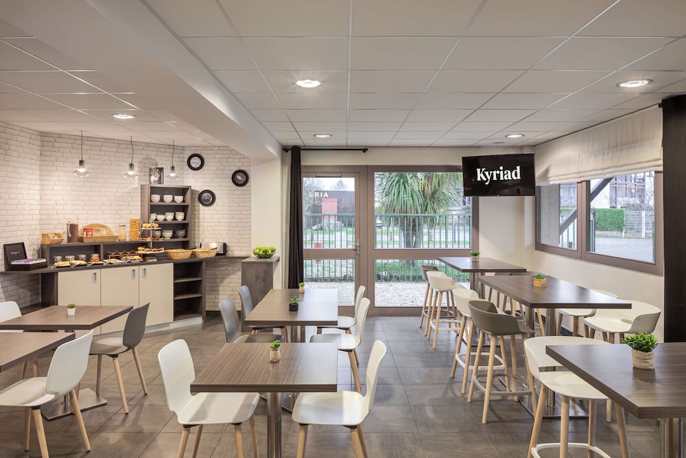 restaurant cafeteria