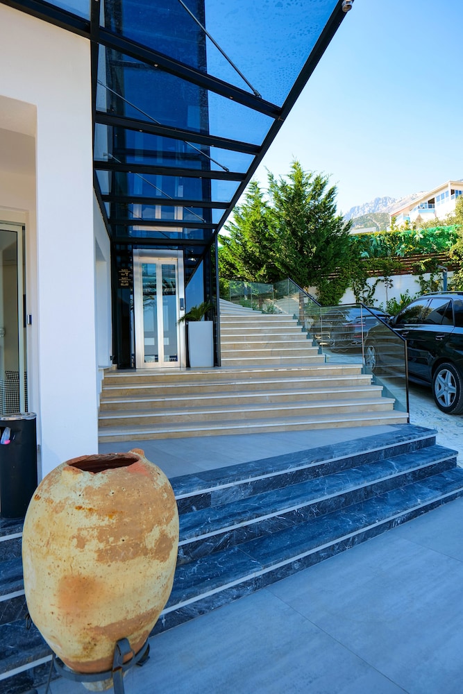 Hh Boutique Hotel 4/50