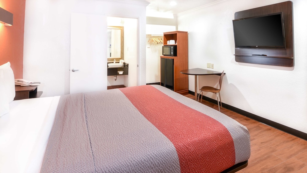 Motel6 Ontario, CA - Convention Center Airport 25/62