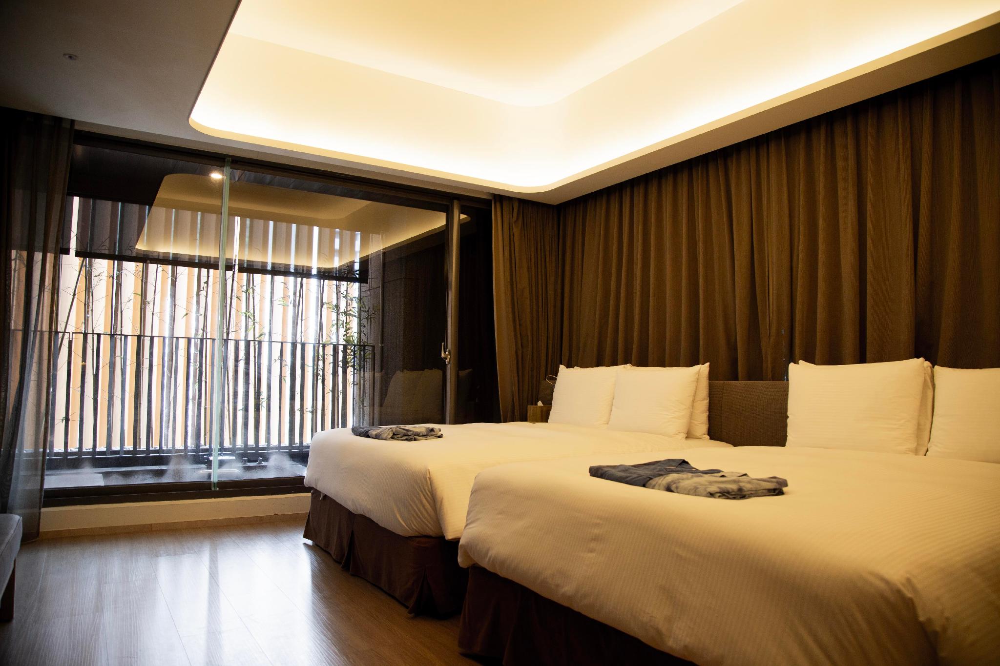 SUITE, CORNER