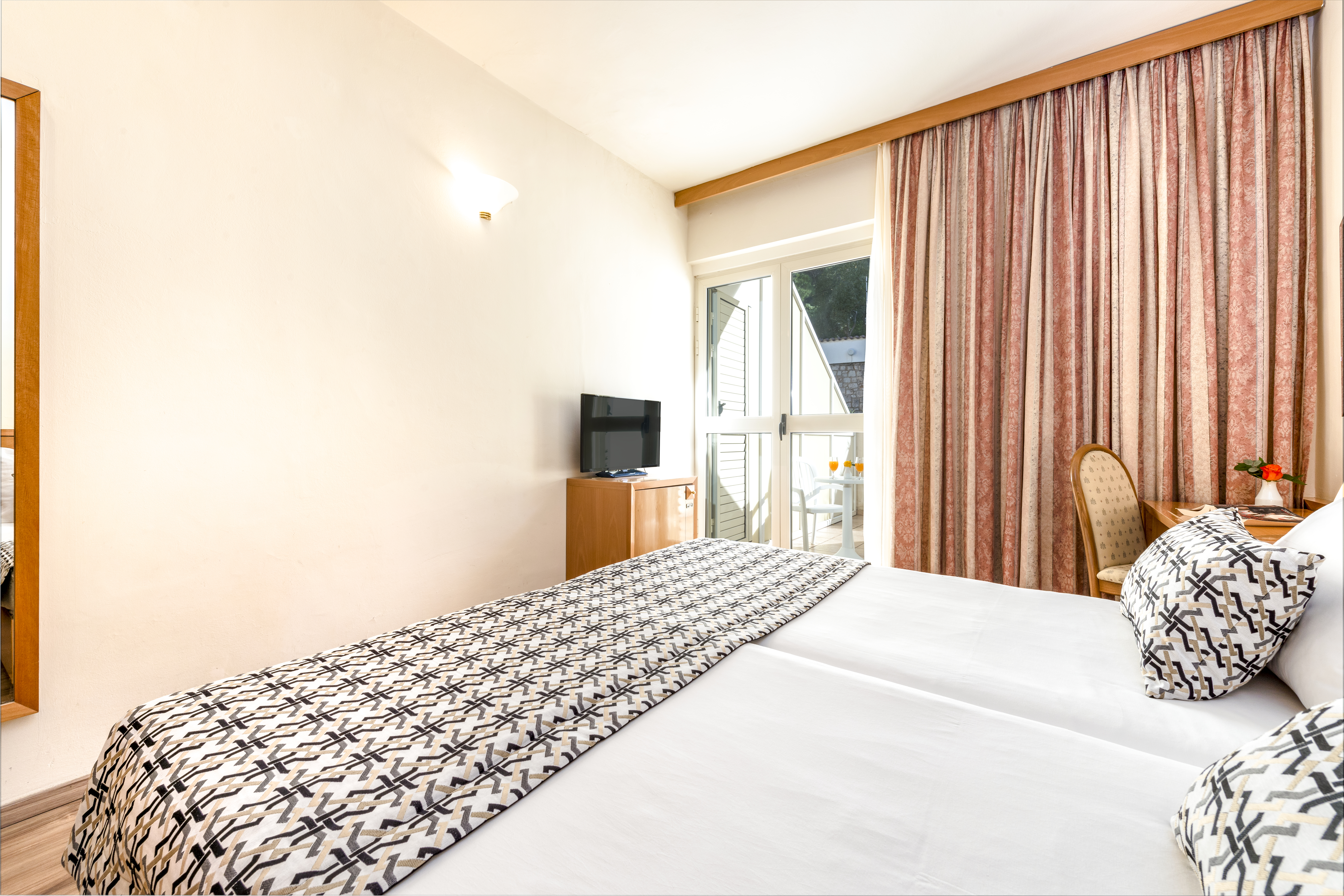 غرفة بسرير مزدوج بشرفة، Splendid Hotel Dubrovnik 3/6