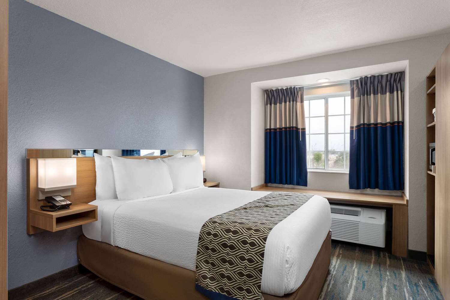 Microtel Inn Suites By Wyndham Zephyrhills 16/48