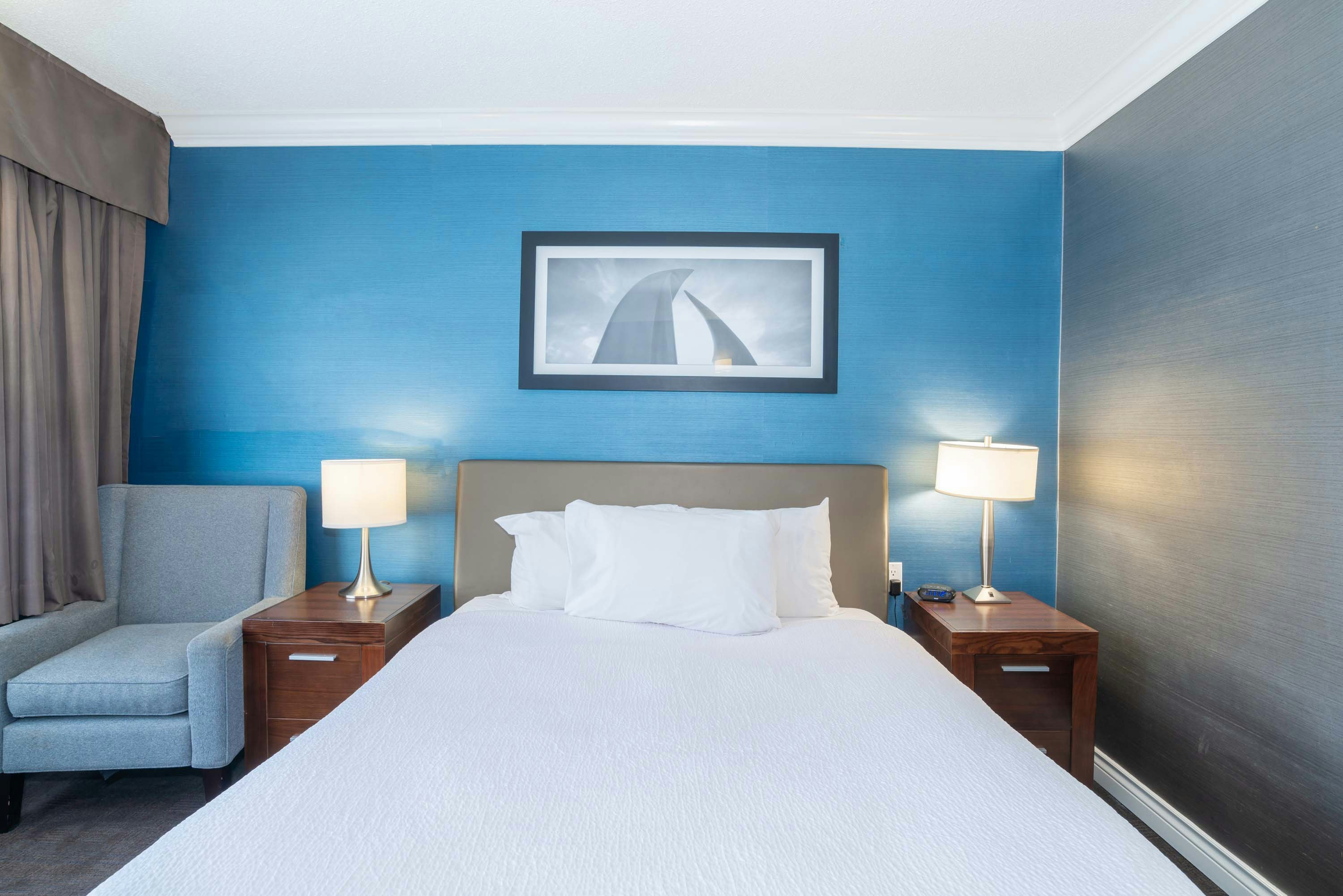 Classic, Queen Bed, Atrium Building