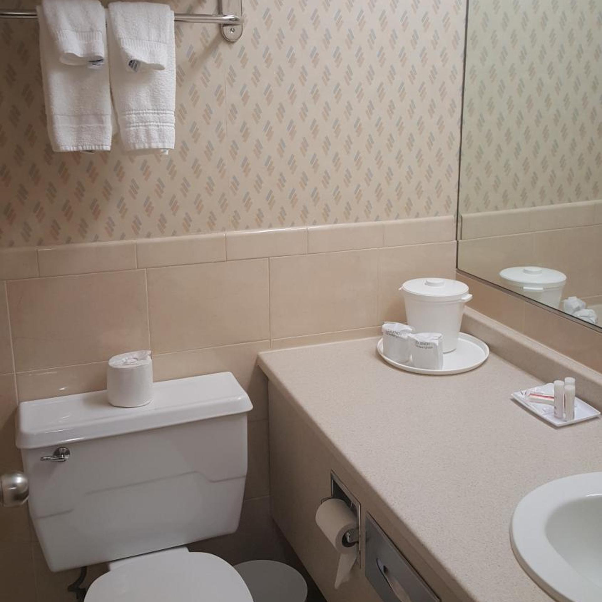غرفة قياسية بسرير مزدوج، East Norwich Inn-Oyster Bay, Long Island, NY 10/10