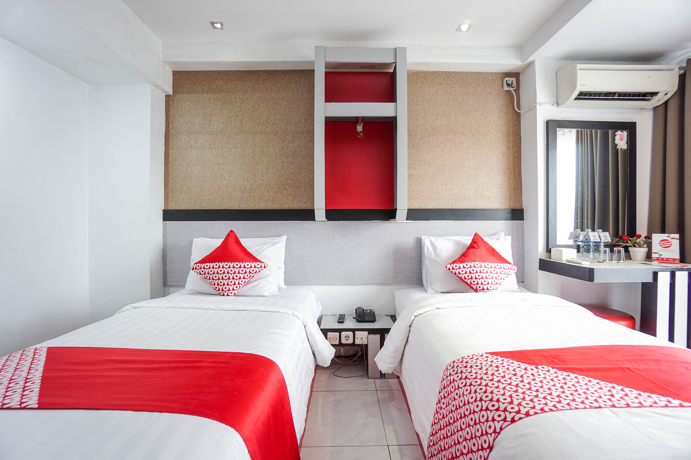 Prince Boulevard Hotel 33/42