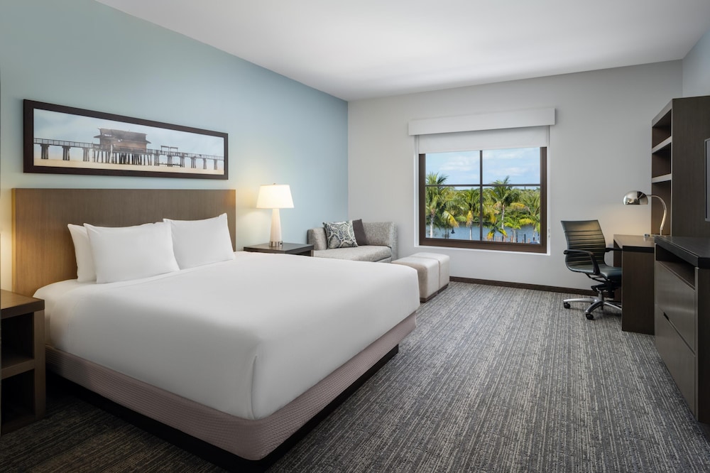 HYATT HOUSE NAPLES/5TH AVENUE 30/75