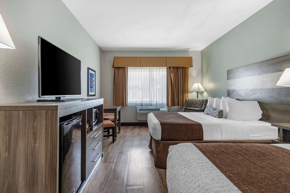 Standard, 2 Queen Beds, Accessible