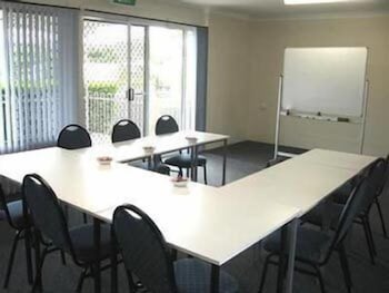 NAMBOUR LODGE MOTEL 22/37