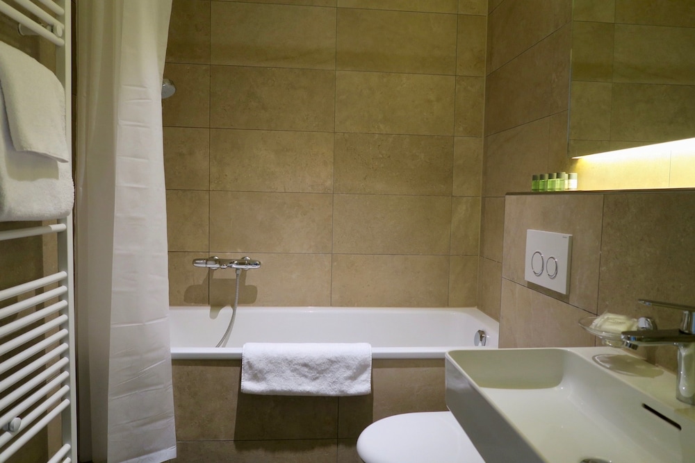 Zurich Furnished Homes 48/50