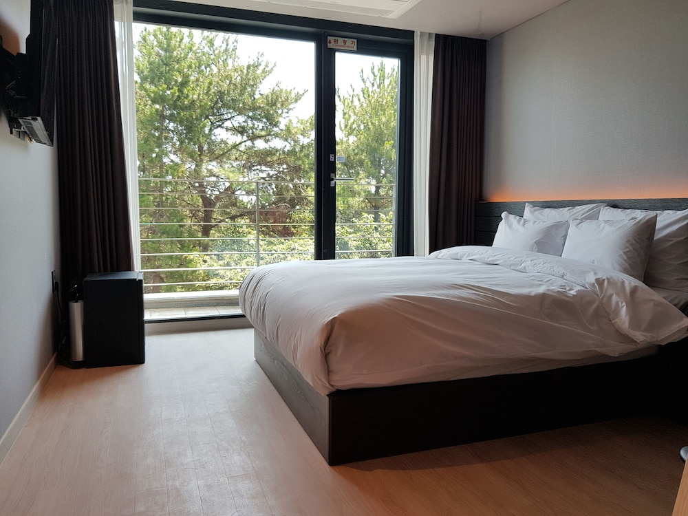 Suntree Hotel 10/50