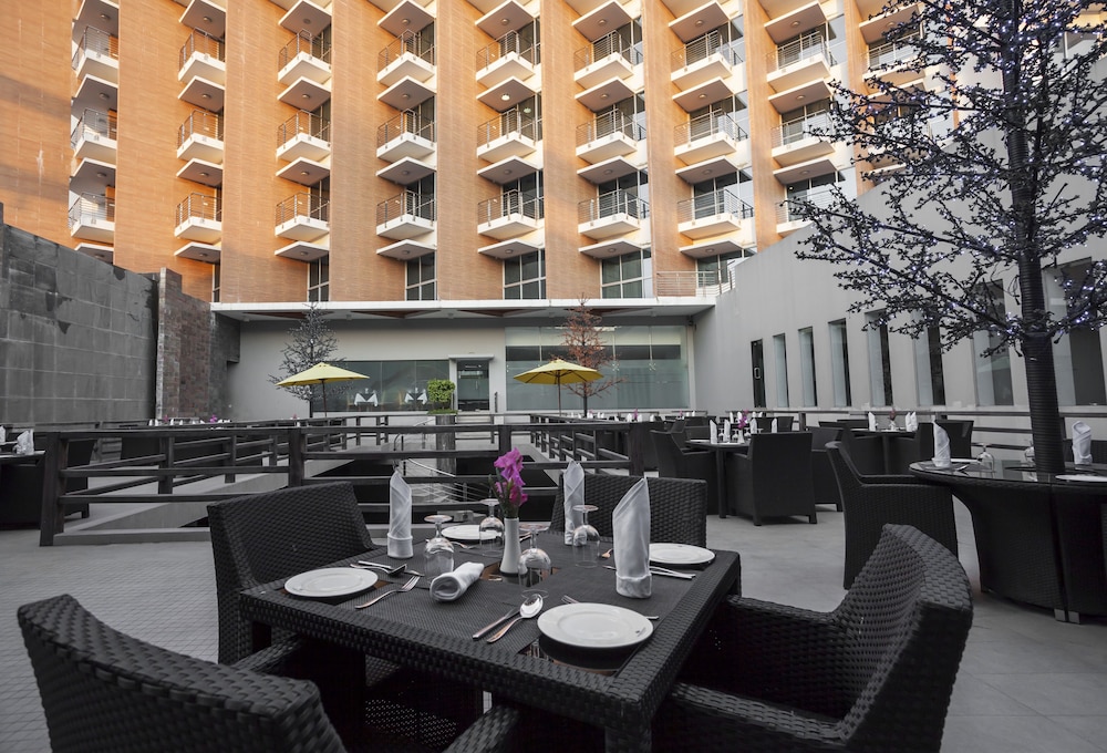 LONG BEACH HOTEL 35/38