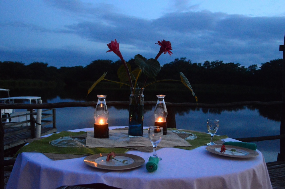 LAMANAI LANDINGS HOTEL AND MARINA 58/76