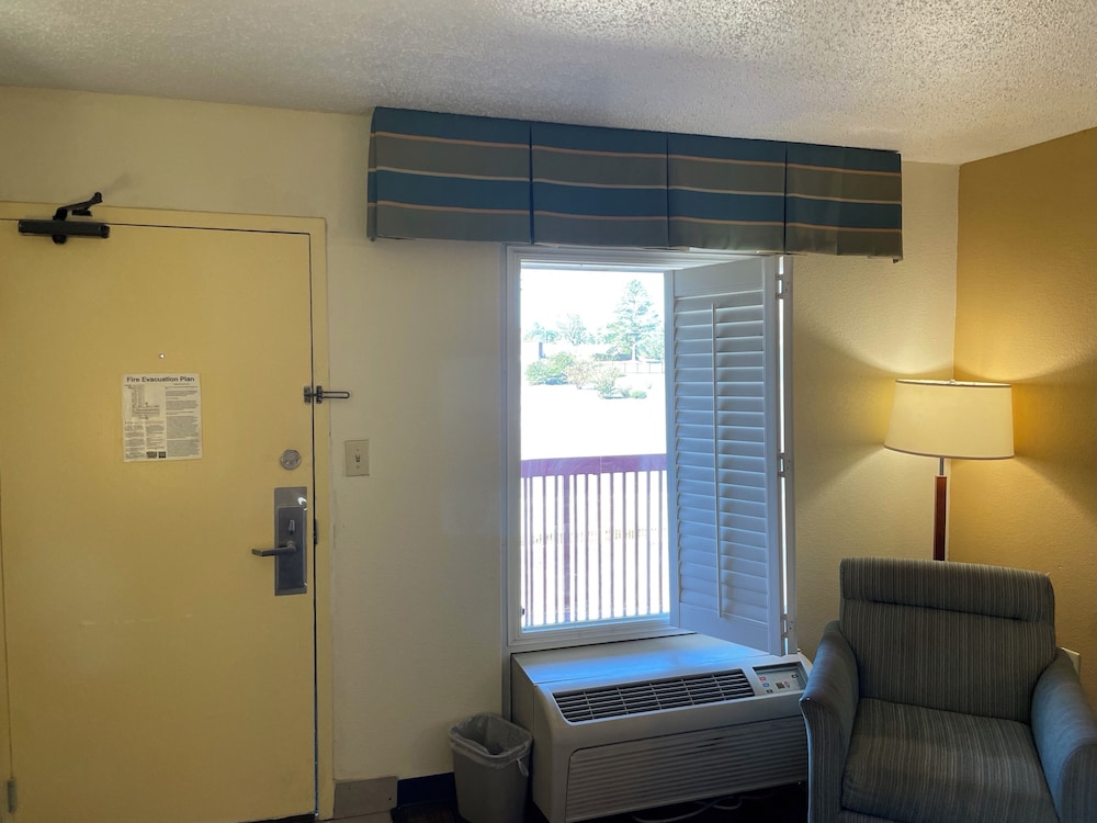Red Lion Inn & Suites Hattiesburg 8/17
