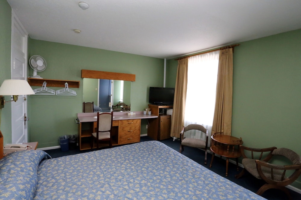 James Bay Inn Hotel Suites Cottage 22/74