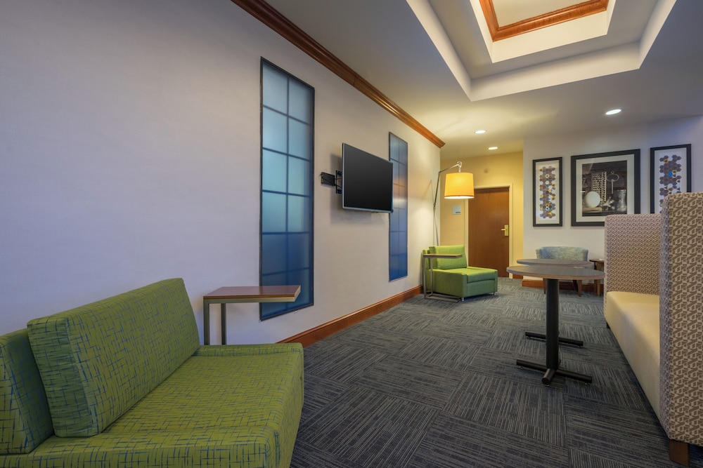 Holiday Inn Express Hotel Suites Quakertown 48/76
